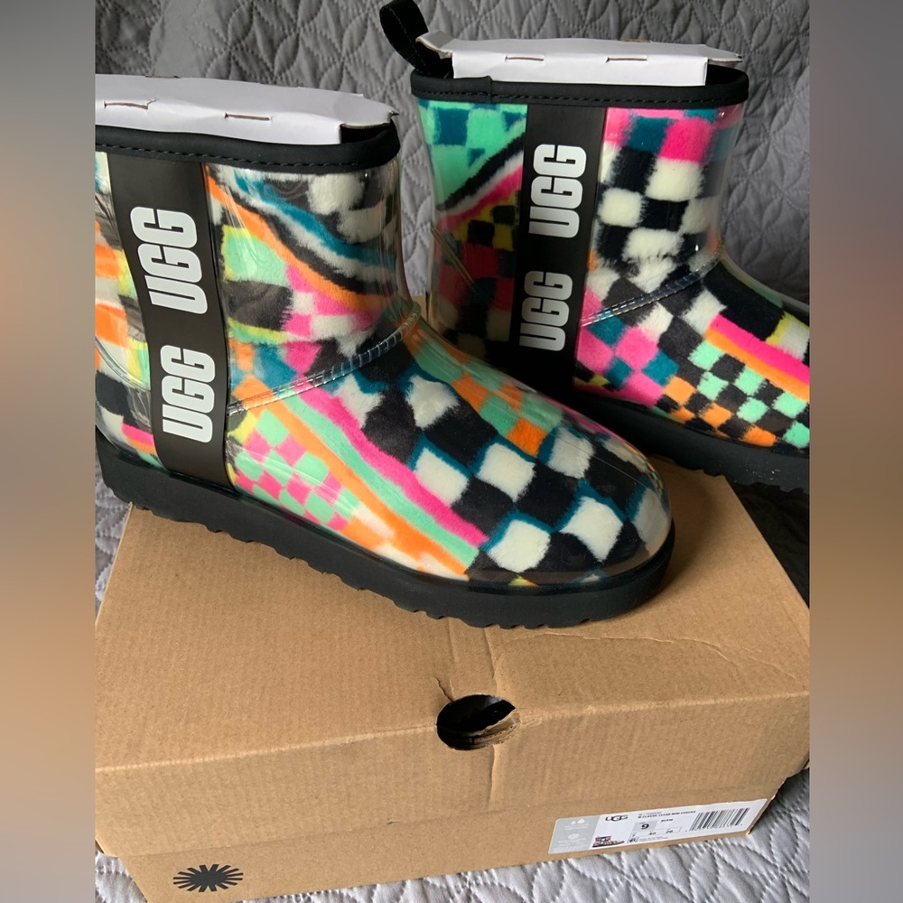 NWT UGG Sz 9 Classic Clear Mini Checks